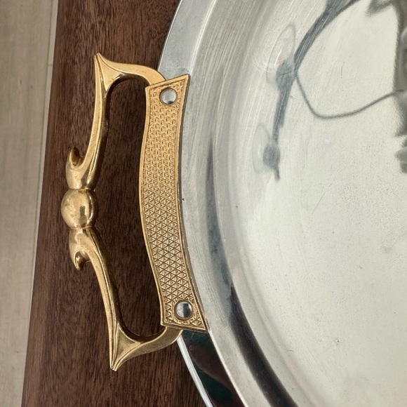 Vintage Kromex Round Chrome
Serving Tray with Brass
Decorative Handles 1960s USA - Picture 3 of 4